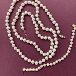 Pearl necklace and bracelet white gold